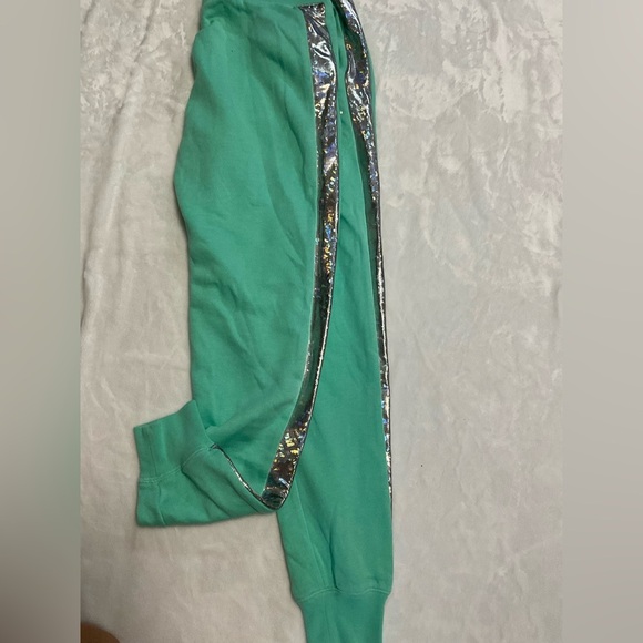 PINK Victoria's Secret Limited Edition Set - Picture 11 of 11